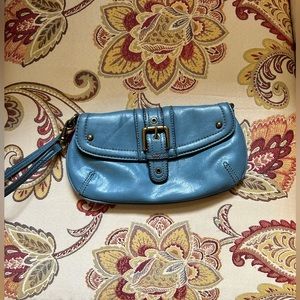 Nine West blue wristlet. EUC. 10X5